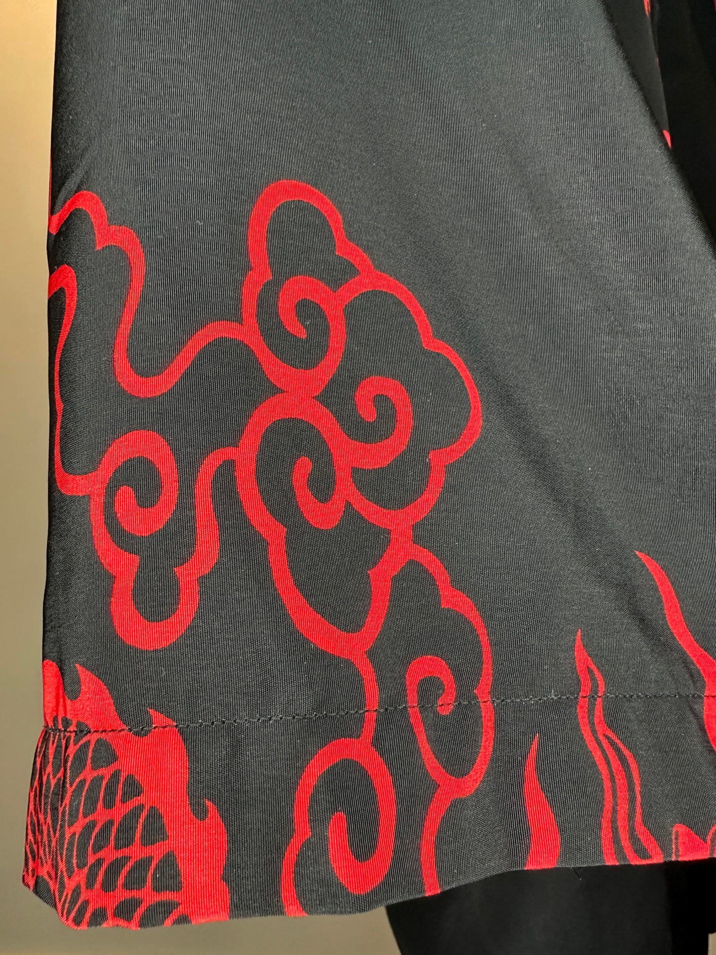 VTG x MECCA x Red Dragon AOP Pattern Black Short Sleeve Button Up - L
