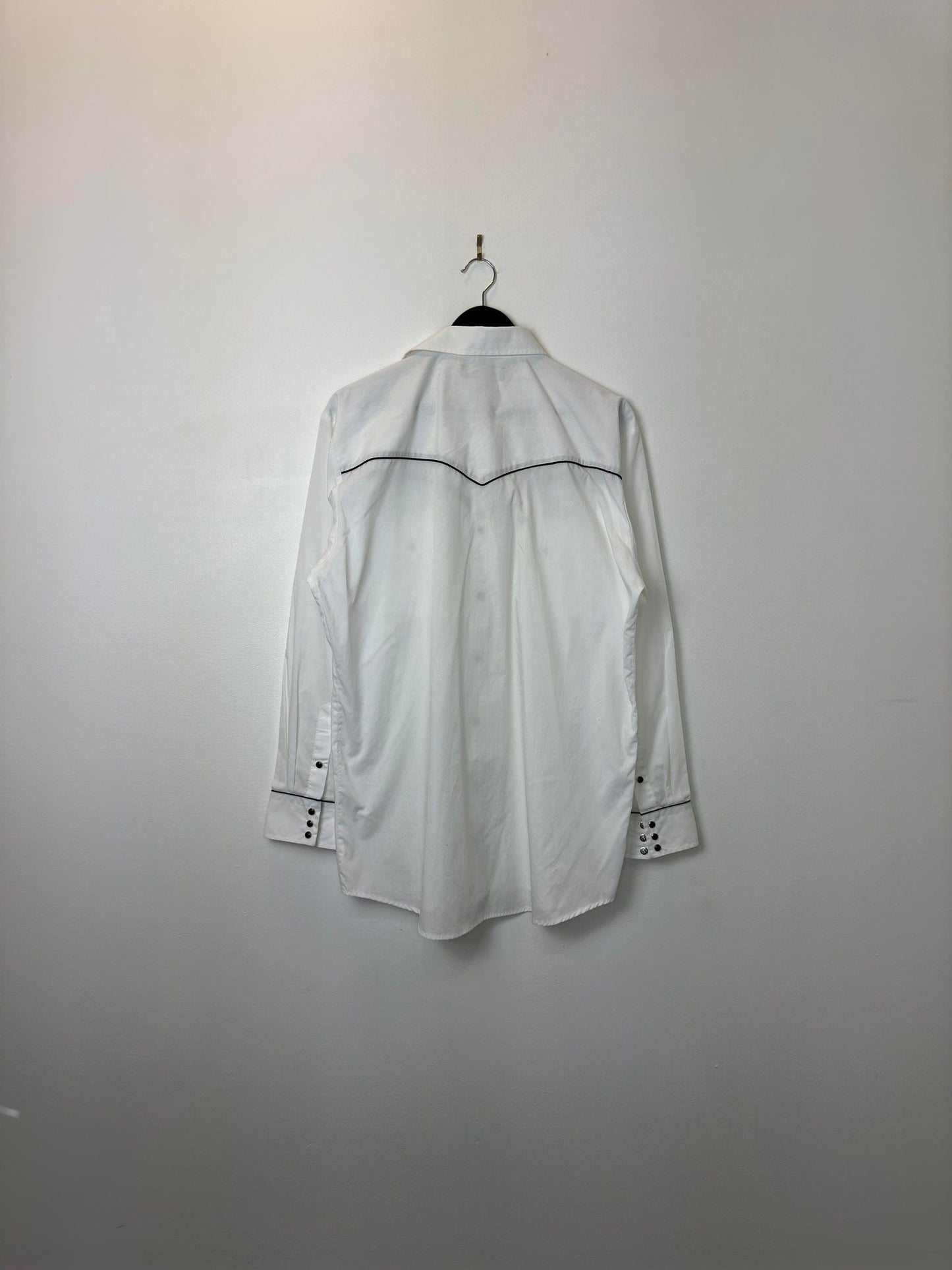 Y2K x MWG Apparel x Rose Embroidery x White w/ Black Accent Western Long Sleeve Button Up - 16 1/2 (L)