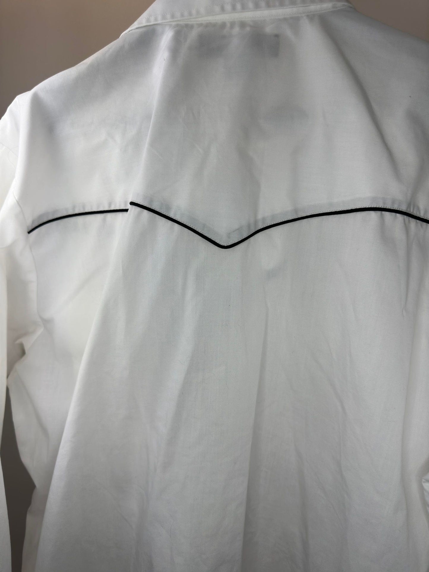 Y2K x MWG Apparel x Rose Embroidery x White w/ Black Accent Western Long Sleeve Button Up - 16 1/2 (L)