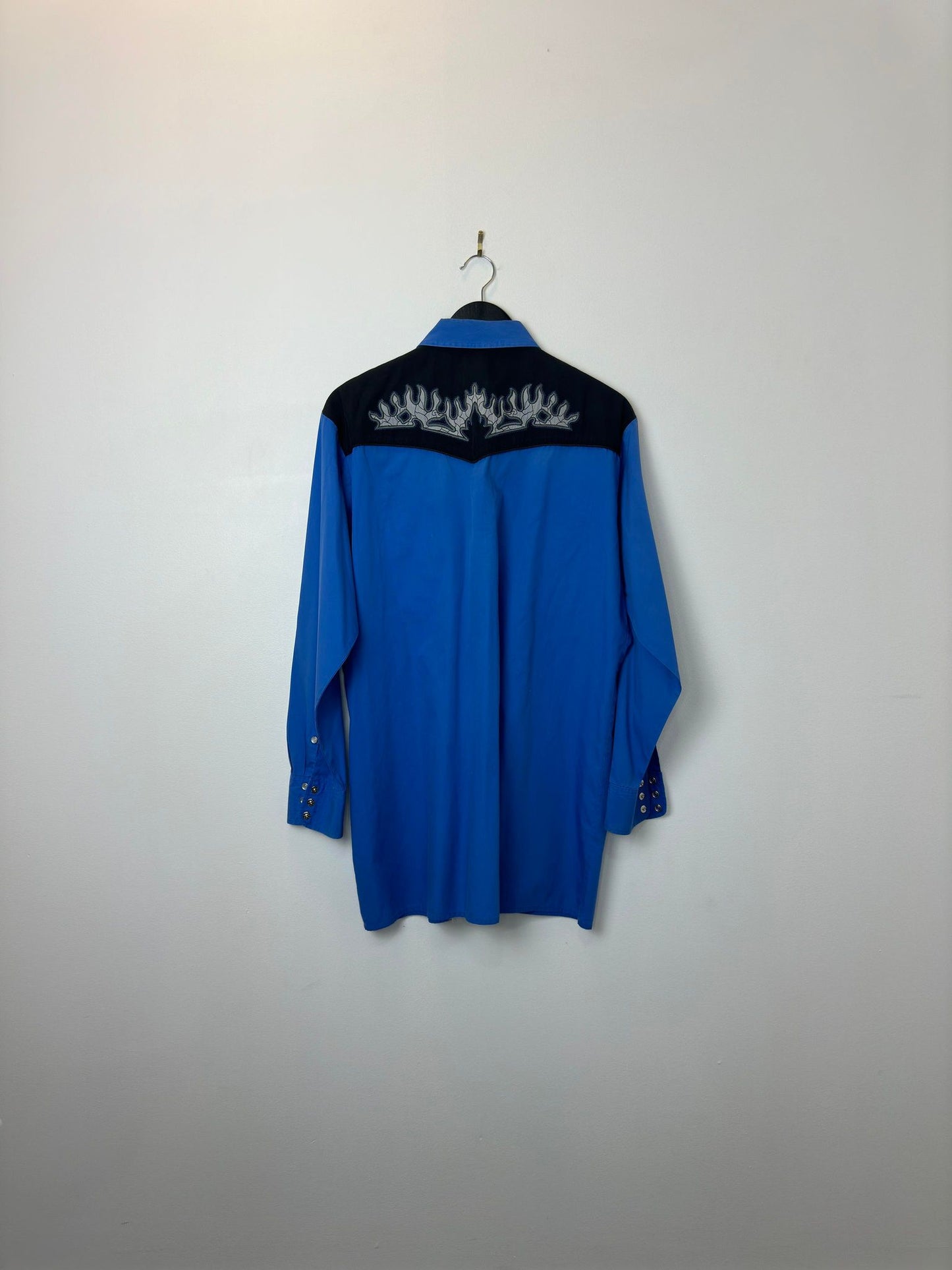 VTG x Johnny West x Flame Embroidery x Blue Black 2-Tone Western Long Sleeve Button Up - 16 1/2 (L)
