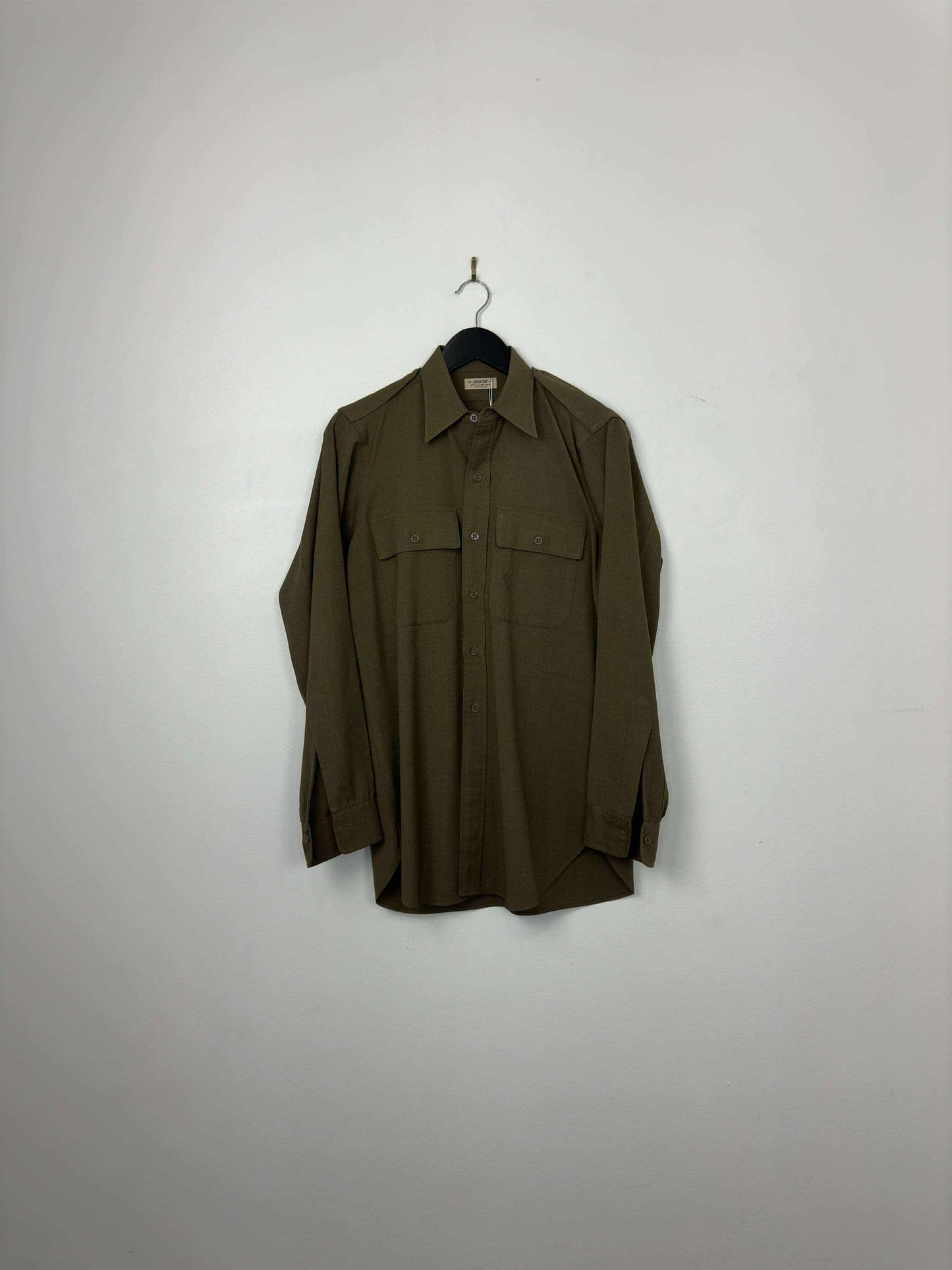 VTG x ARROW x World War x Military Green Long Sleeve Button Up - No Tag (S)
