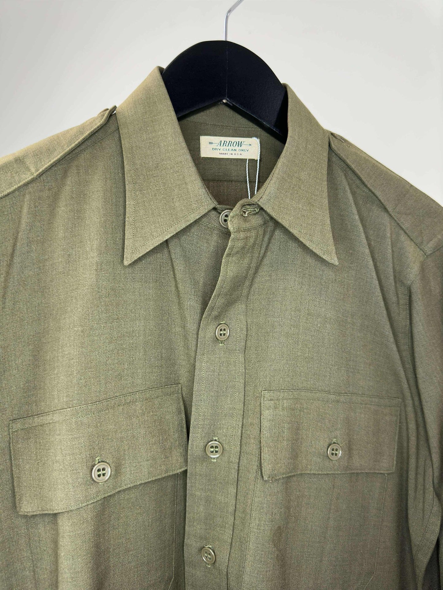 VTG x ARROW x World War x Military Green Long Sleeve Button Up - No Tag (S)