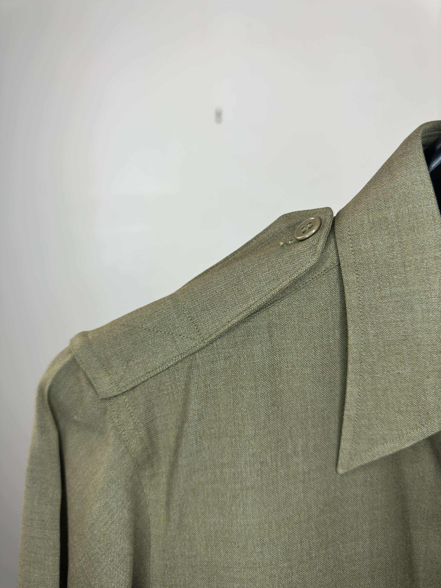 VTG x ARROW x World War x Military Green Long Sleeve Button Up - No Tag (S)