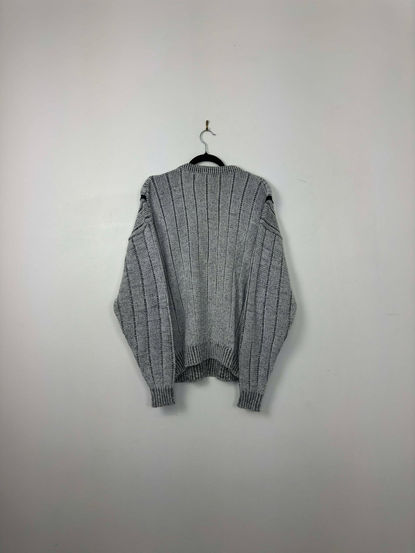 VTG x Gabrielle x White Black V Pattern 3D Knit Pullover Sweater - XL