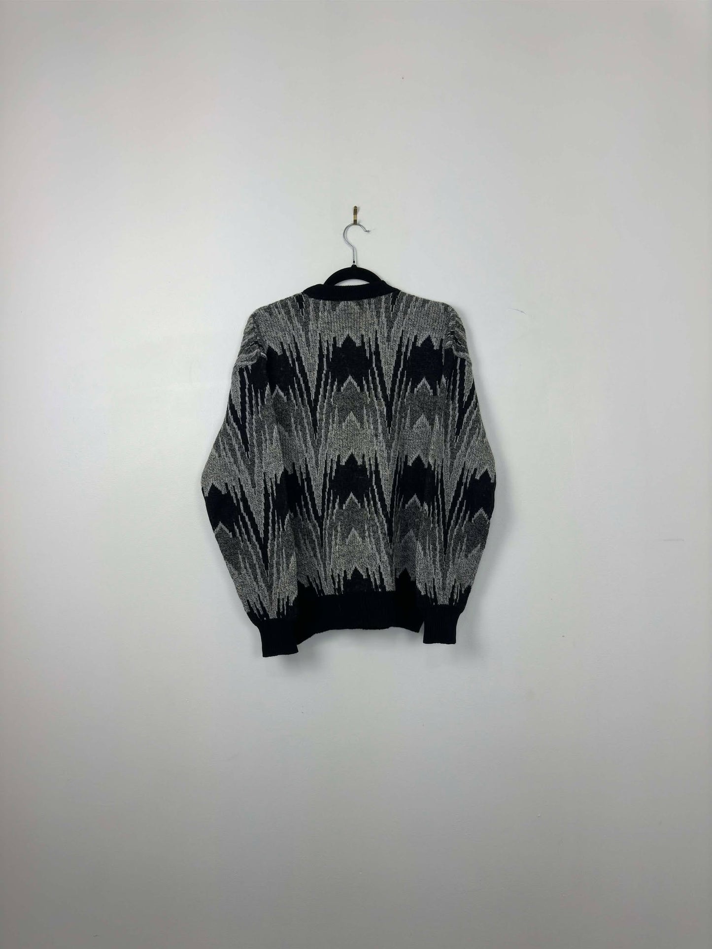 VTG x No Tag x Grey Black Wavy Pattern Pullover Knit Sweater - Cut Tag (M)