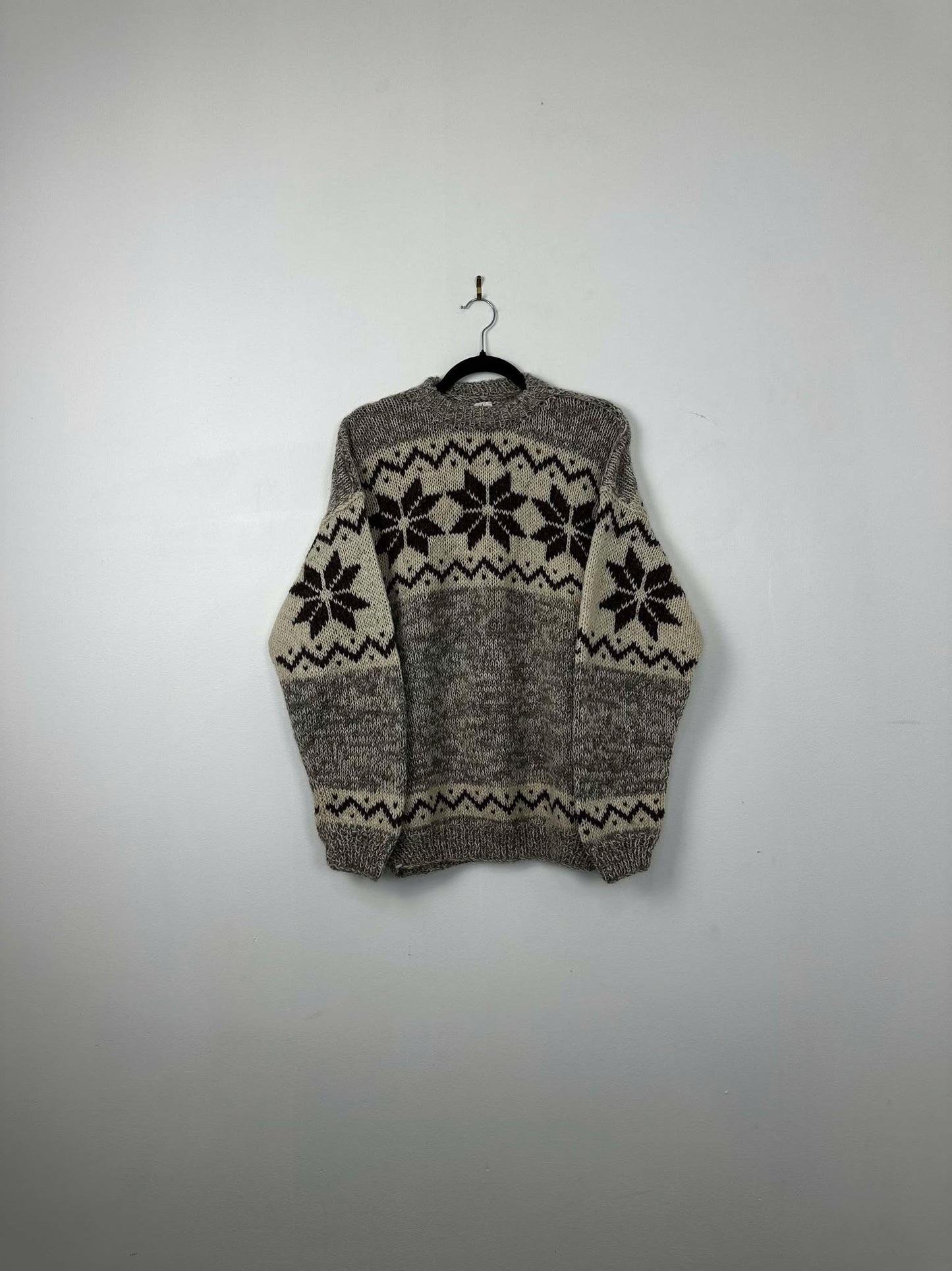 VTG x 100% Wool x Beige Grey Snow Flake Pattern Pullover Handmade Knit Sweater - L