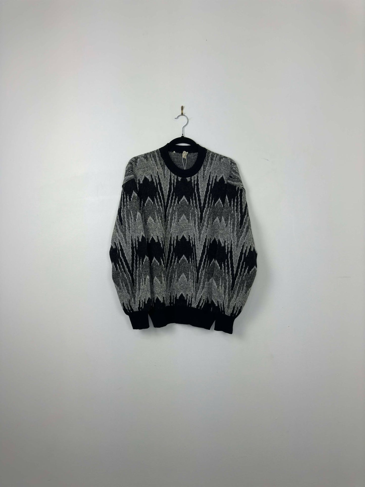 VTG x No Tag x Grey Black Wavy Pattern Pullover Knit Sweater - Cut Tag (M)