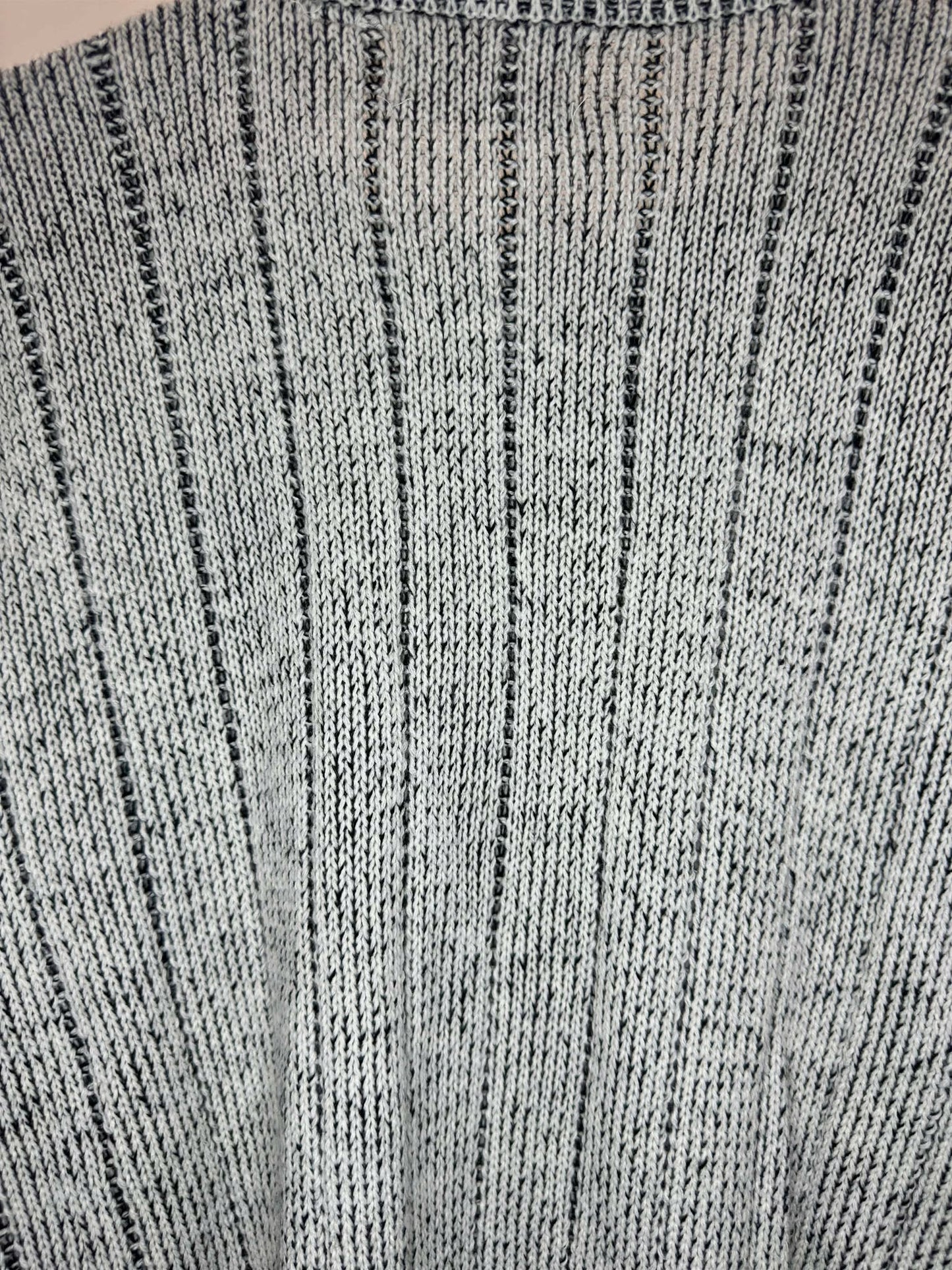 VTG x Gabrielle x White Black V Pattern 3D Knit Pullover Sweater - XL