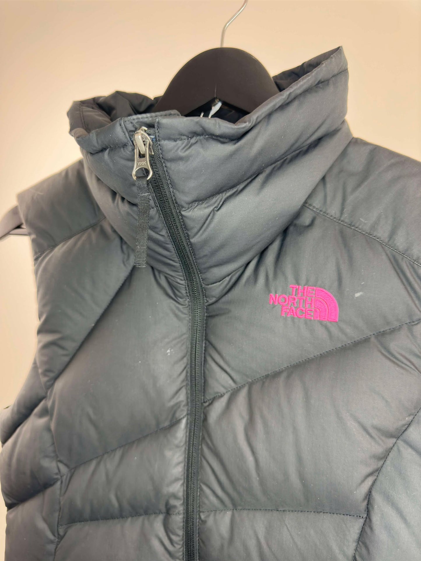 The North Face x Breast Cancer Awareness x 550 Down Fill x Diagonal Insulated Puffer Vest - Women's S