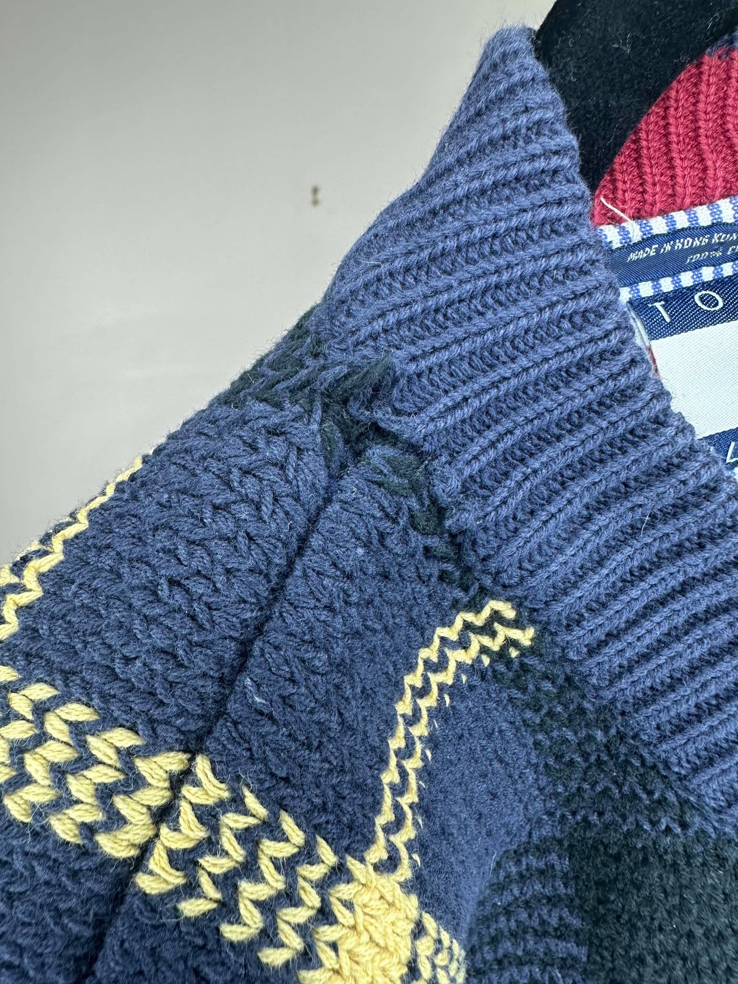 VTG x Tommy Hilfiger x Black Navy Red Green Yellow Checkered Knit Pullover Sweater - XL