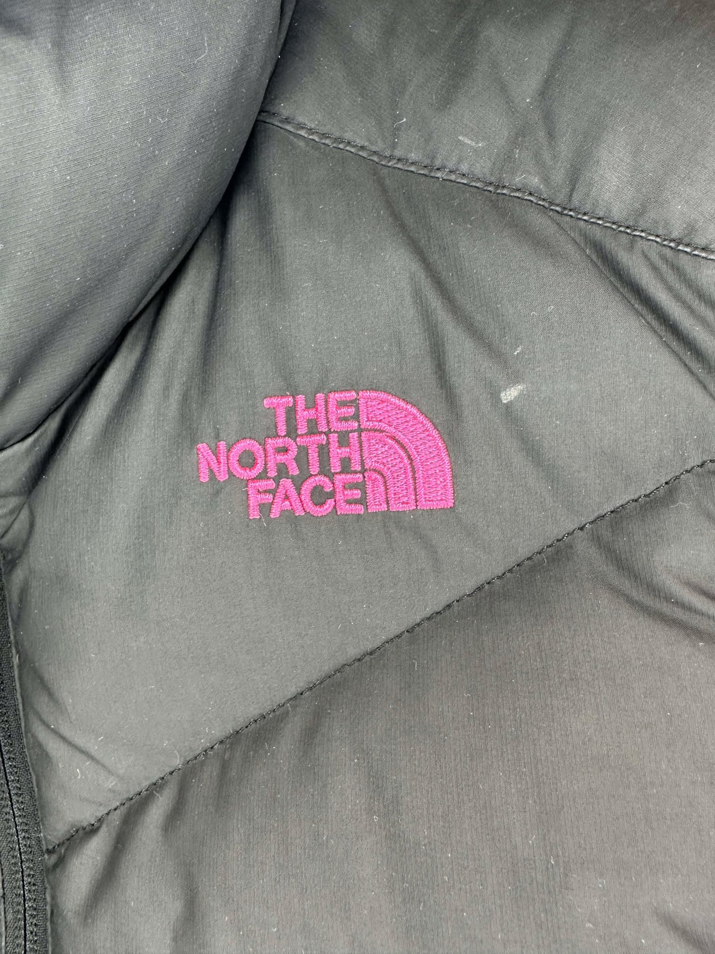 The North Face x Breast Cancer Awareness x 550 Down Fill x Diagonal Insulated Puffer Vest - Women's S