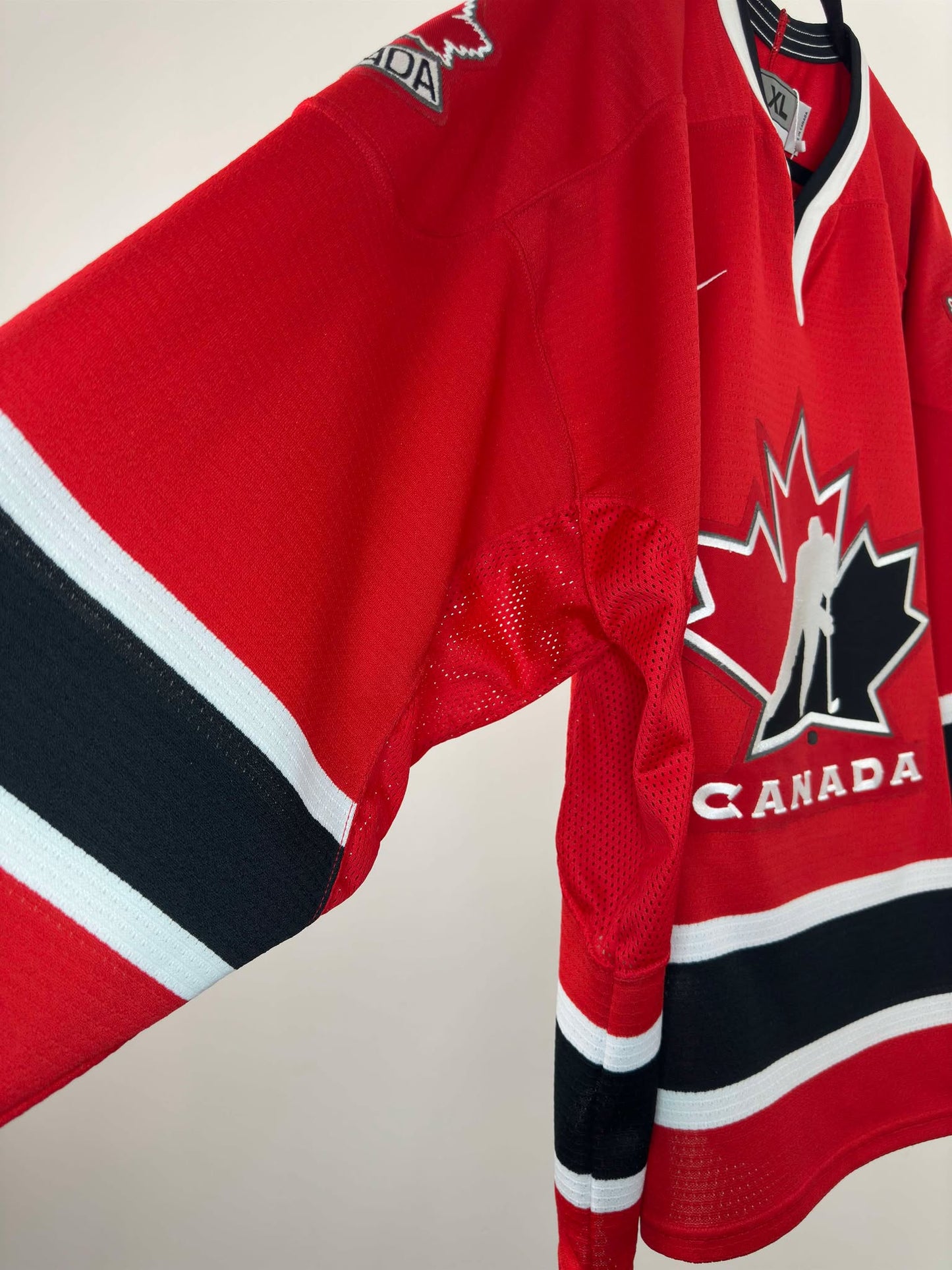 VTG x Team Nike x Team CANADA x Red Long Sleeve Hockey Jersey - XL