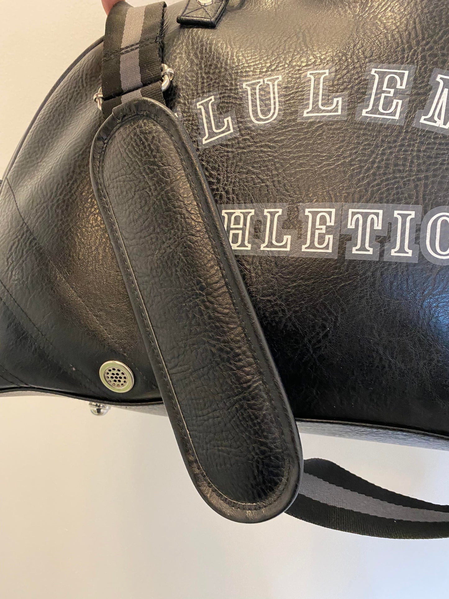 VTG x Lululemon x Black Leather Wet & Dry Gym Bag w/ Strap - OS