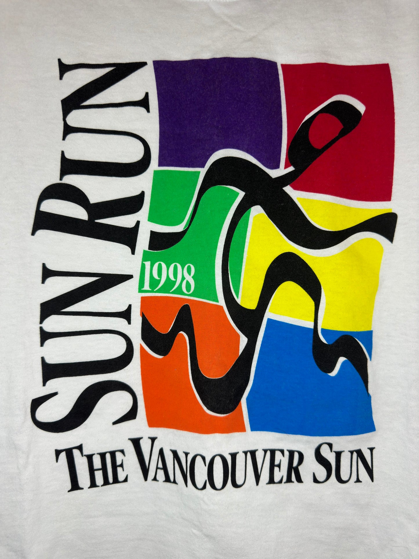 VTG x GILDAN x The Vancouver Sun x Sun Run x White Essential Graphic Tee - L