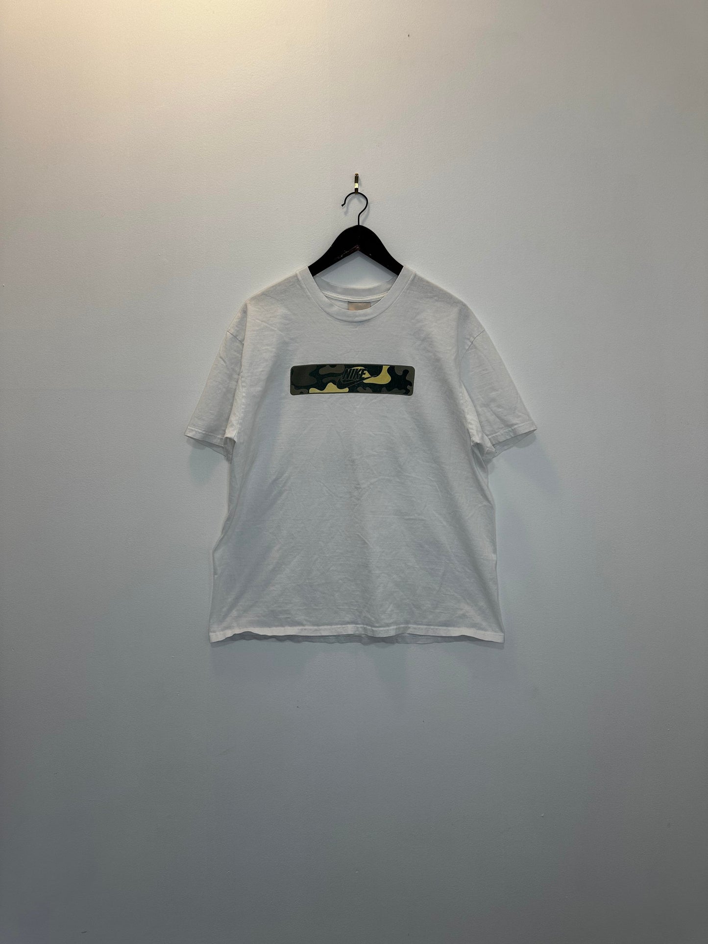 VTG x NIKE x Grey Tag Camouflage Center Logo  x White Spell Out Graphic Tee - XL