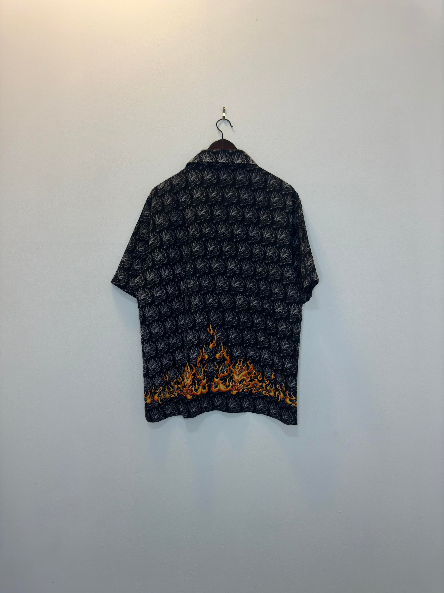 VTG x Black Flaming Skulls AOP Pattern Short Sleeve Biker Button Up - M