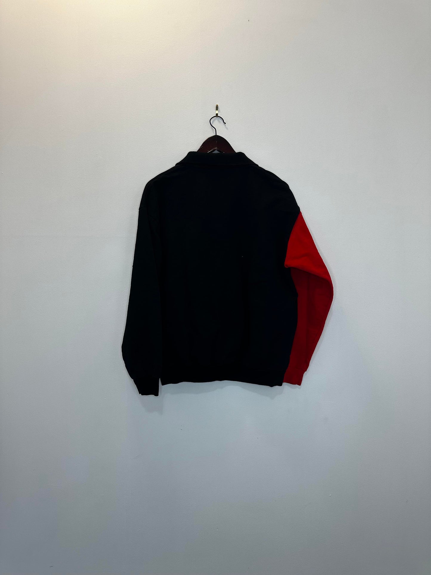 VTG x Canadian Pacific Railway x Red Sleeve Black Collared Pullover Sweatshirt - M