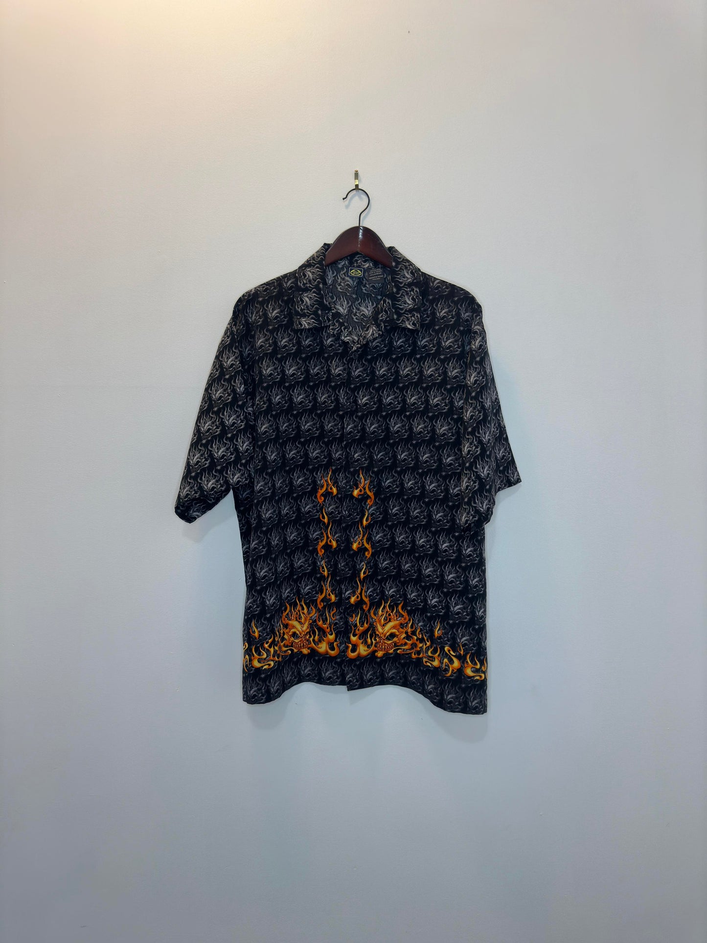 VTG x Black Flaming Skulls AOP Pattern Short Sleeve Biker Button Up - XL