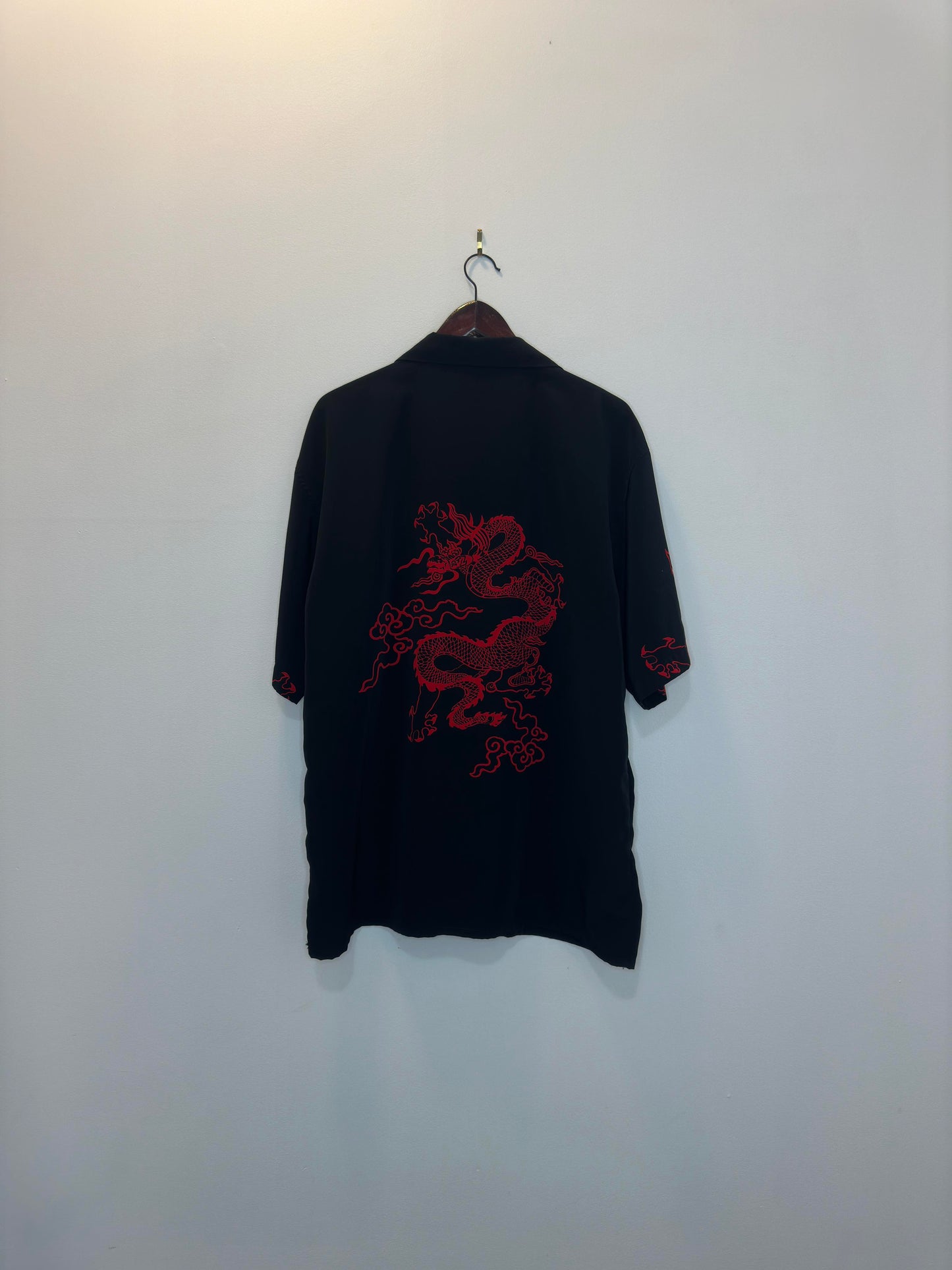 VTG x MECCA x Red Dragon AOP Pattern Black Short Sleeve Button Up - L