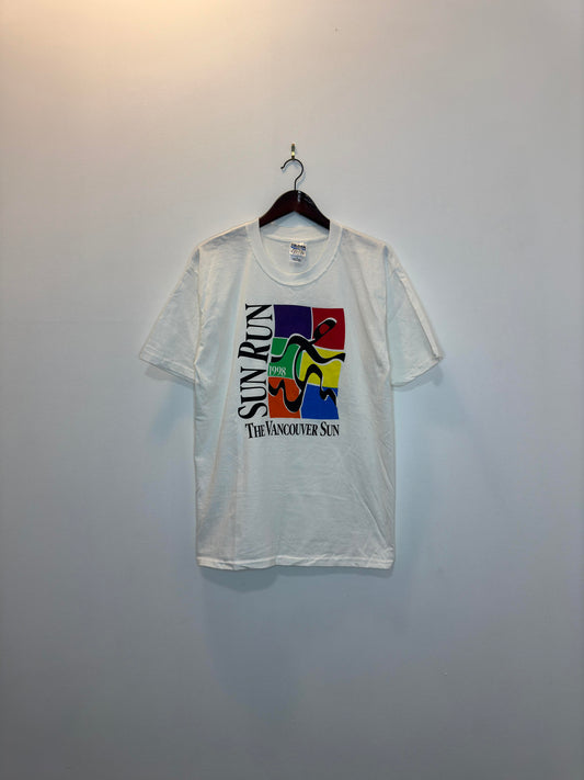 VTG x GILDAN x The Vancouver Sun x Sun Run x White Essential Graphic Tee - L