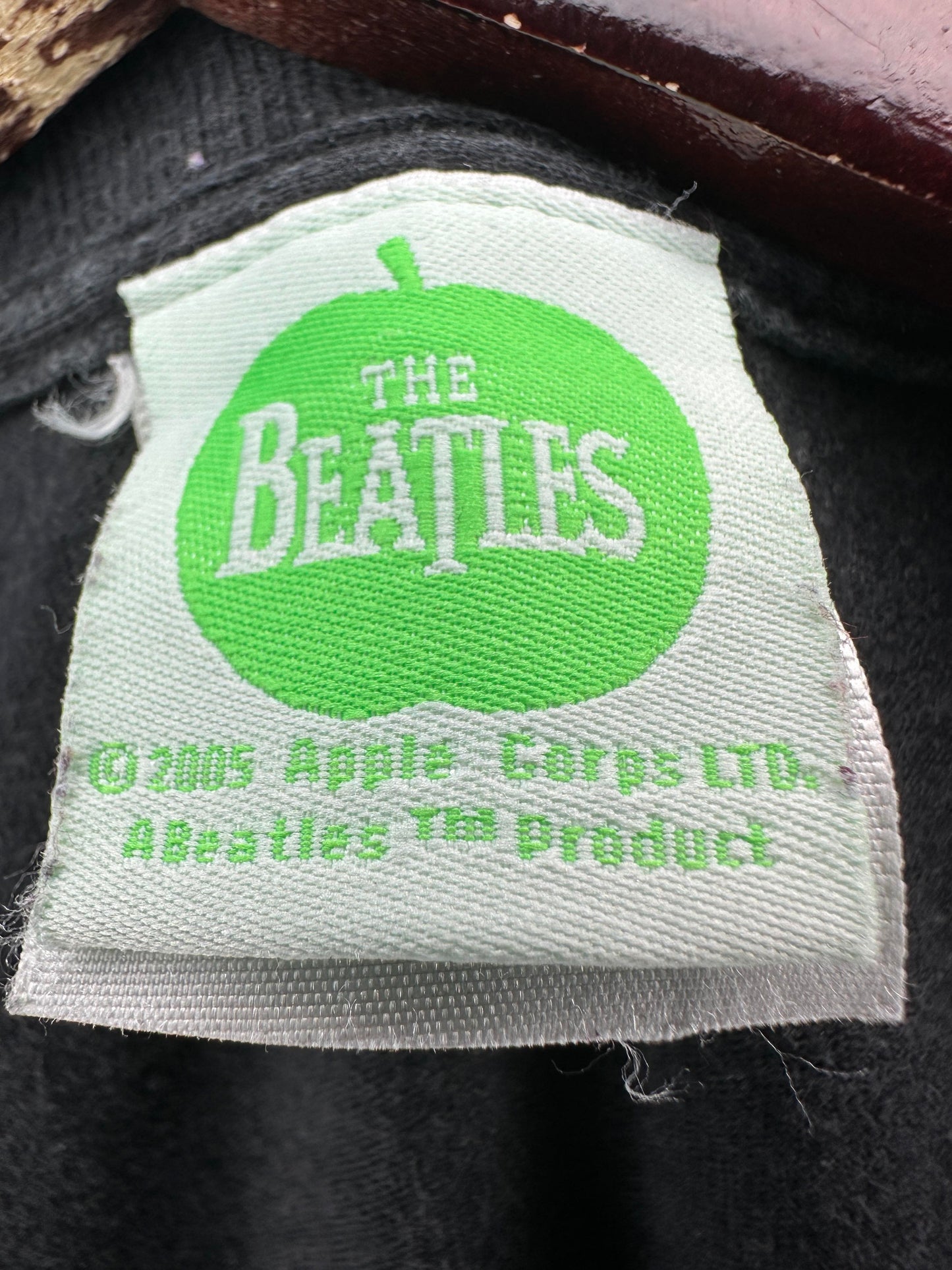 Y2K x APPLE CORP x The BEATLES x 2005 Classic Black "THE BEATLES" Graphic Tee - M