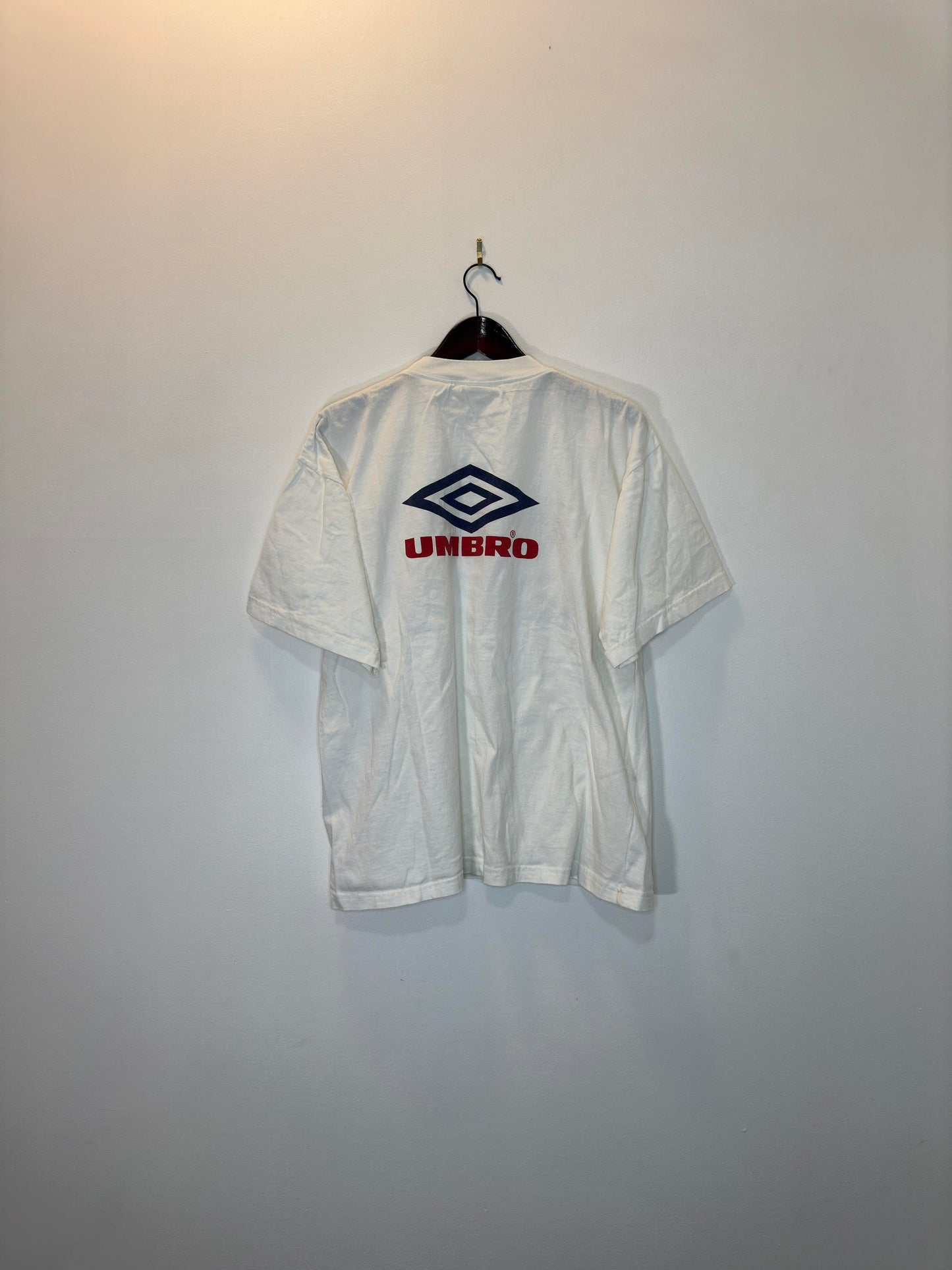 VTG x UMBRO x ENGLAND x White Umbro International Football Soccer Graphic Sports Tee - Large