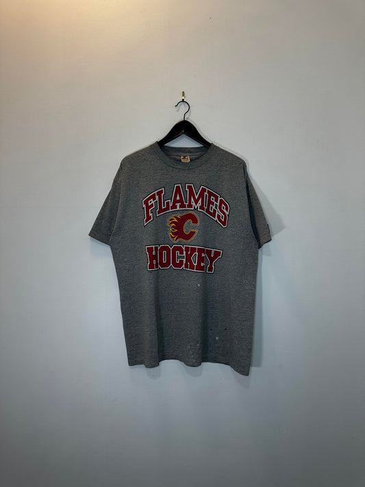 VTG x STARTER x CALGARY FLAMES x NHL x Grey Flames Hockey "It Starts with the Right Attitude" Single Stitched Graphic Tee - XL