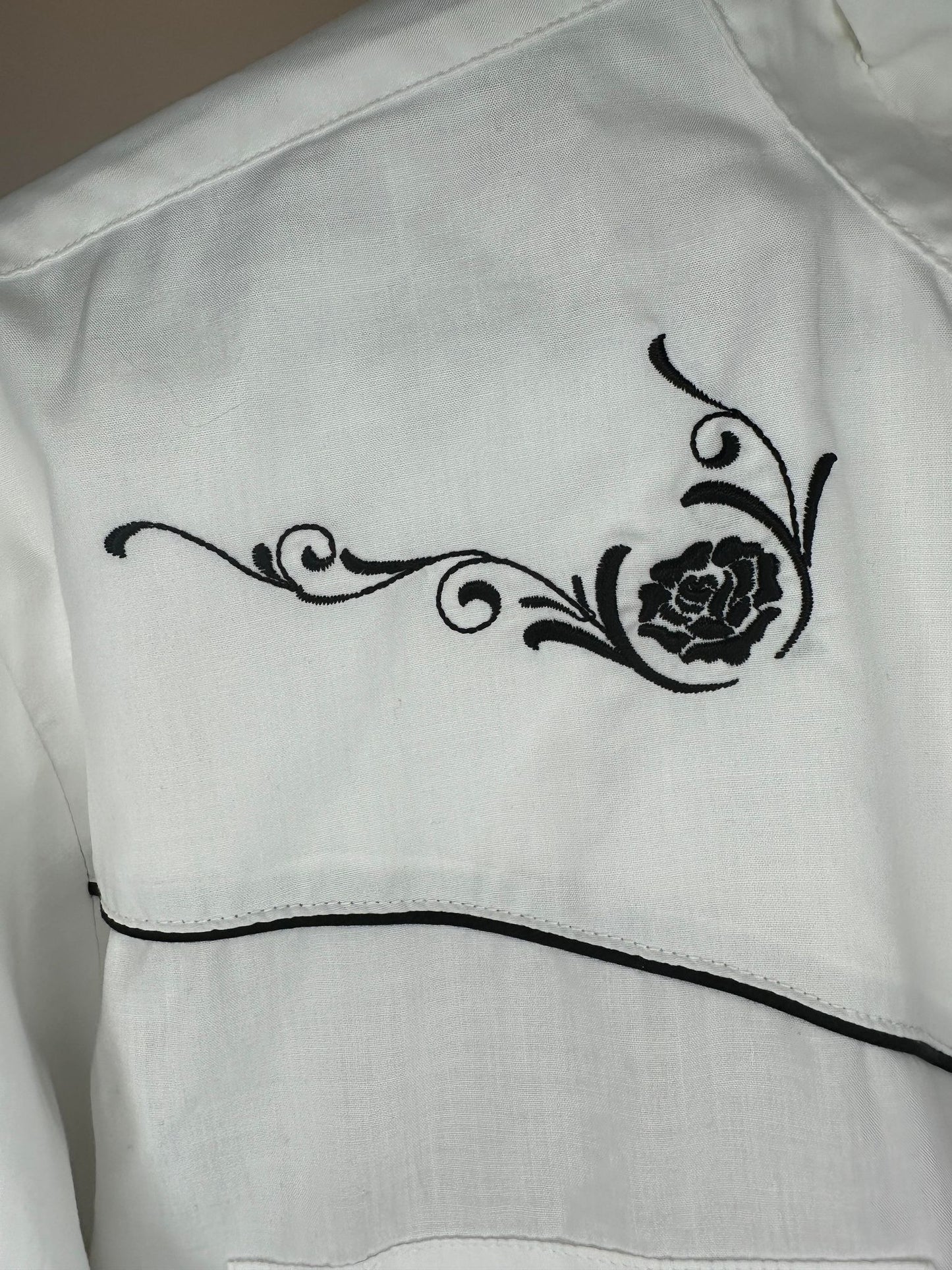 Y2K x MWG Apparel x Rose Embroidery x White w/ Black Accent Western Long Sleeve Button Up - 16 1/2 (L)