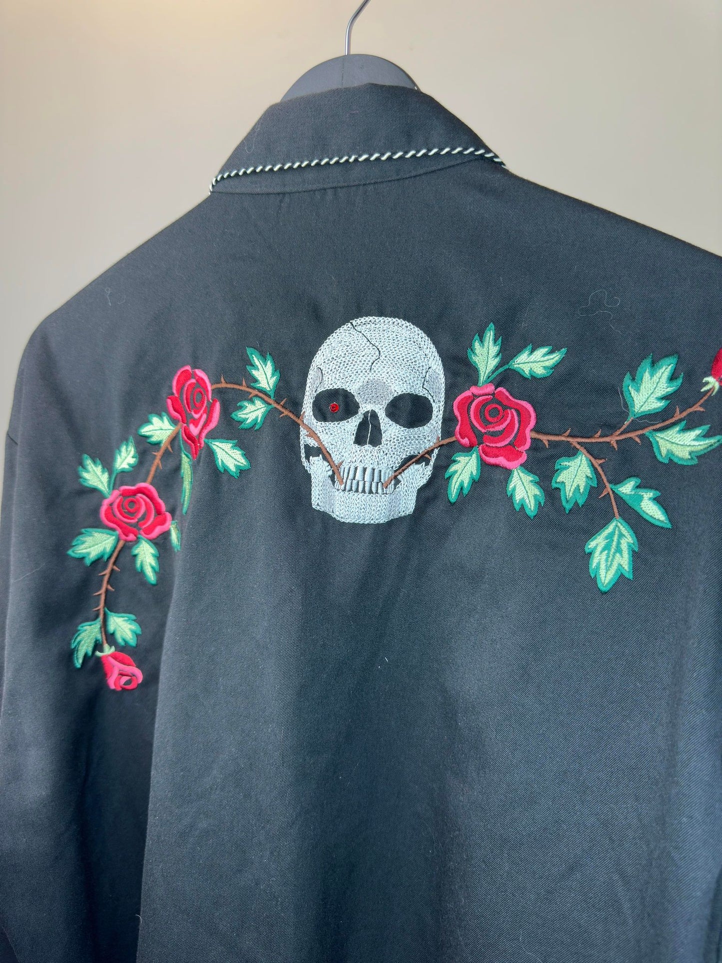 Skully x Skull & Roses Embroidery x Black Long Sleeve Western Button Up - L