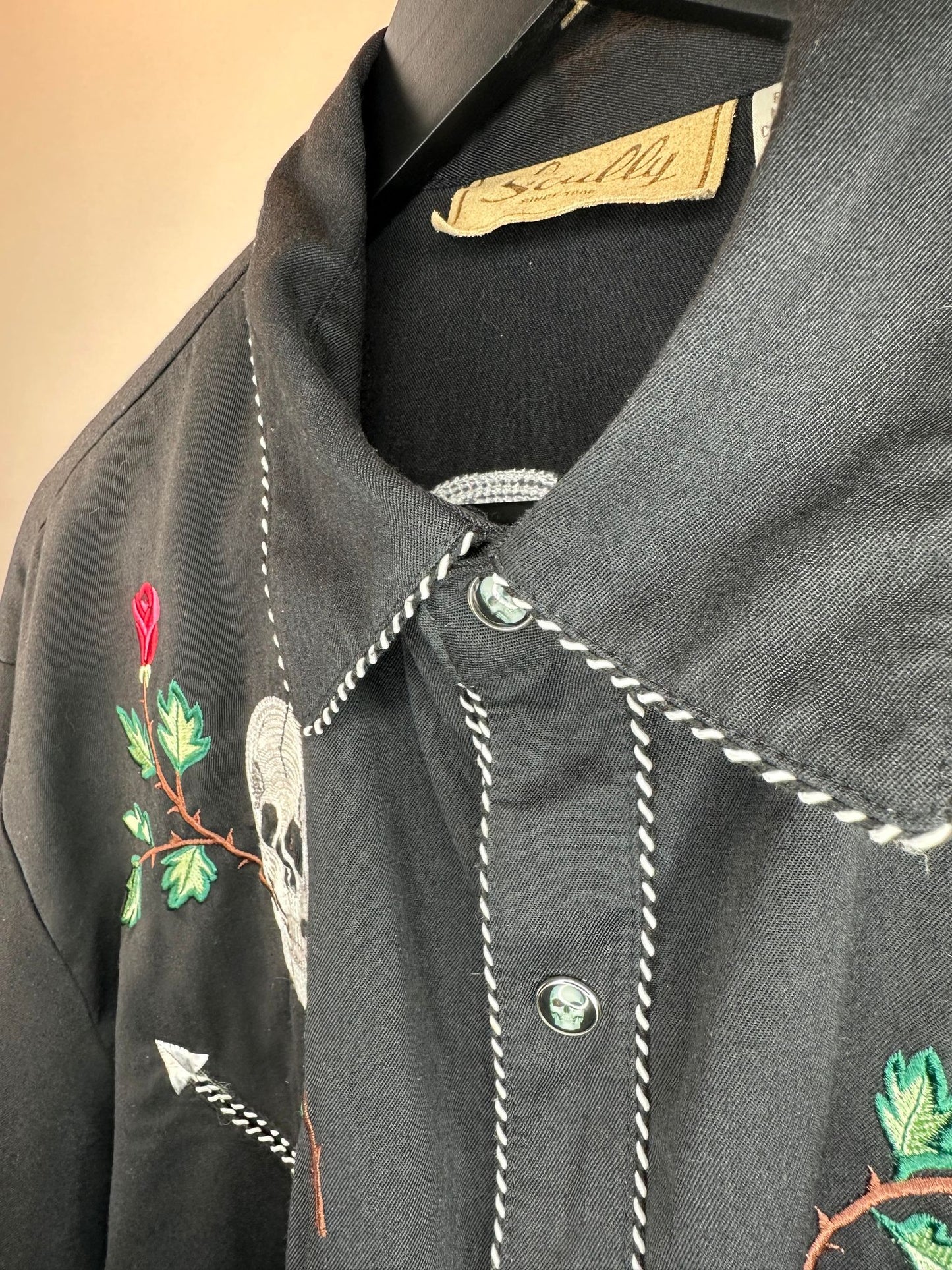 Skully x Skull & Roses Embroidery x Black Long Sleeve Western Button Up - L