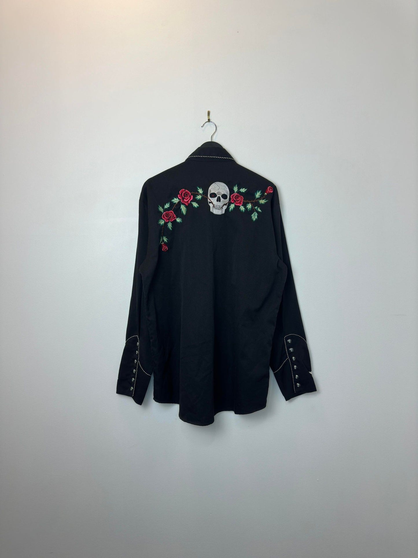 Skully x Skull & Roses Embroidery x Black Long Sleeve Western Button Up - L