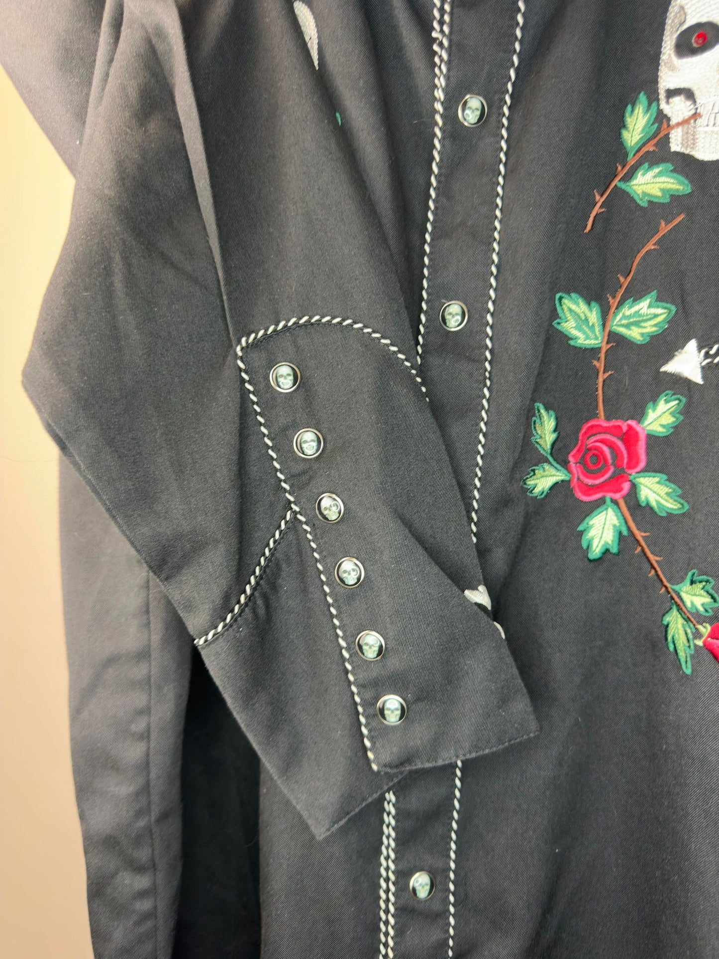 Skully x Skull & Roses Embroidery x Black Long Sleeve Western Button Up - L