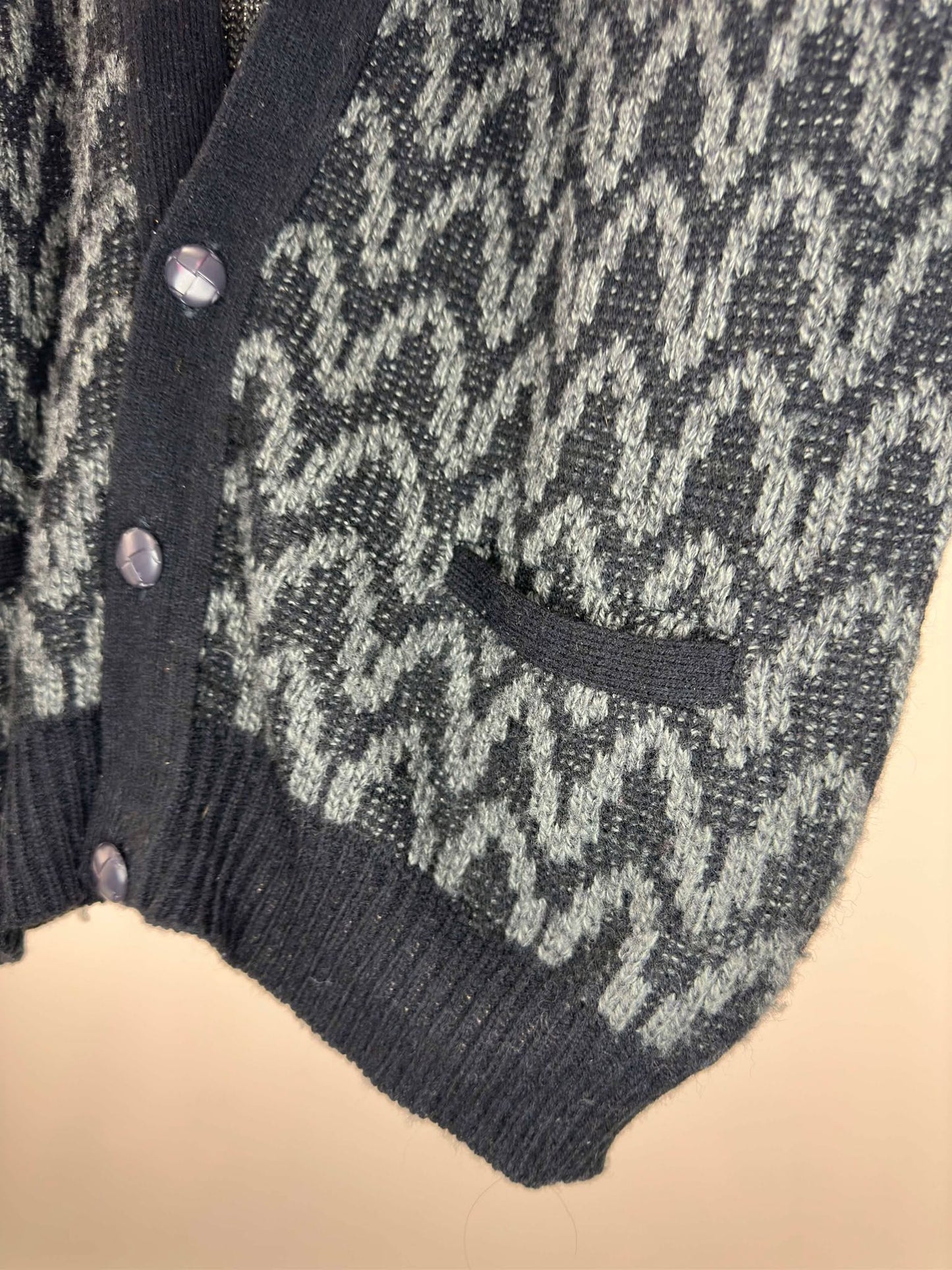 VTG x Jantzen x Black Grey Wavy Pattern Button Up Knit Cardigan - XL